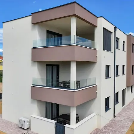 Apartment Lovely In With House Sea View