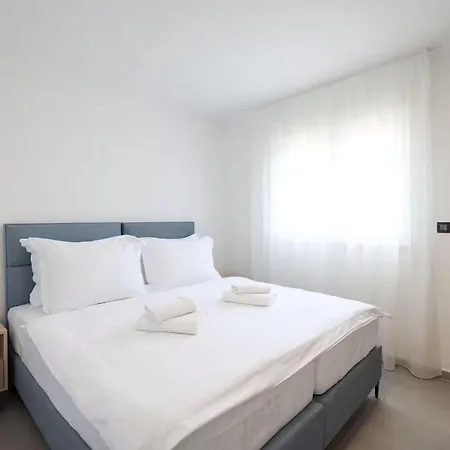 Lovely In With House Sea View Apartment